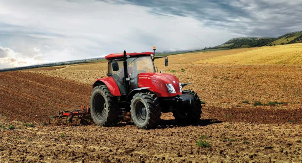 G MAX McCormick open field tractor